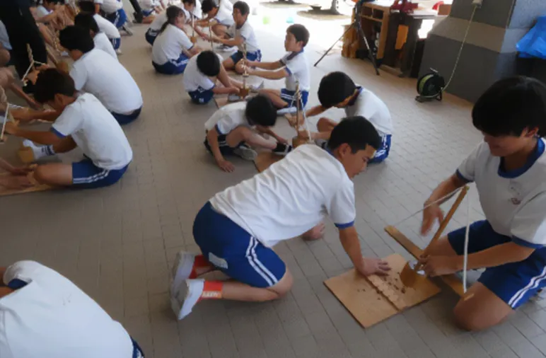 火おこし体験の様子