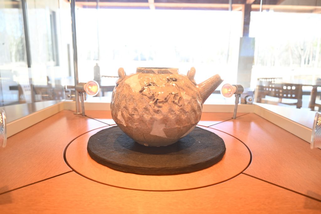 江戸時代の大堀相馬焼を展示中。
