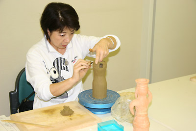 埴輪づくりのようす